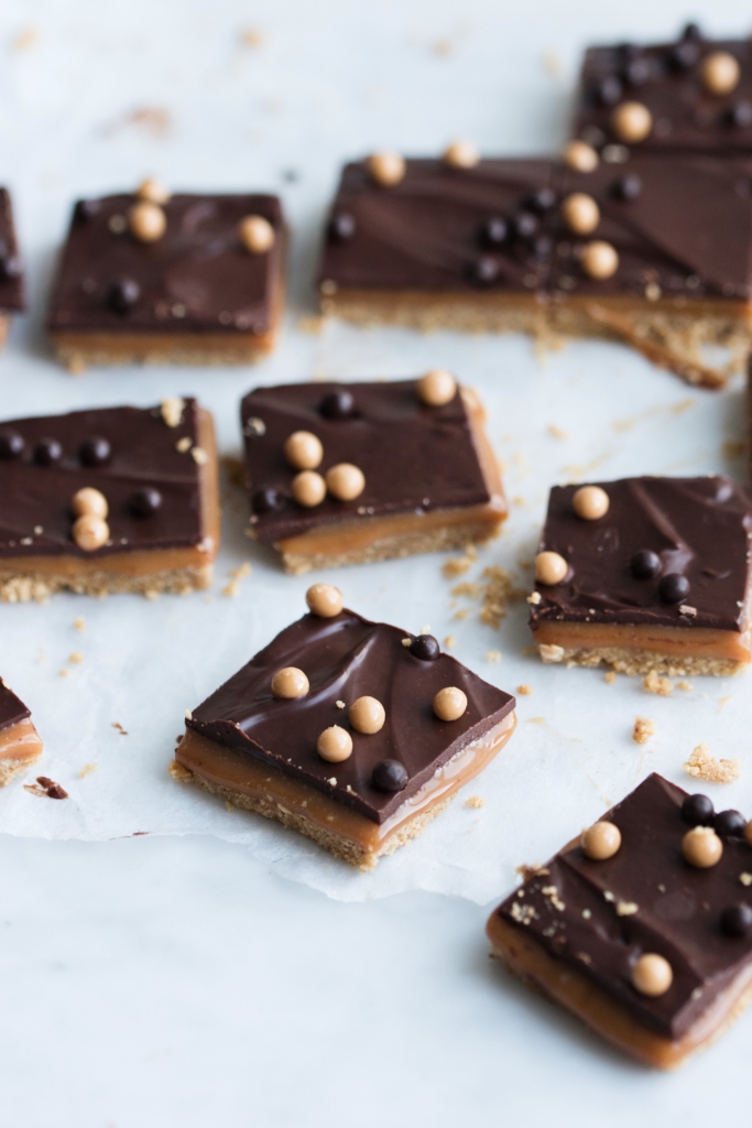 Paquet de 4 sucettes en forme de coeur au chocolat au lait recouvertes de  biscuits crèmes pâtissières doigts de chocolat bourbons Jammie ddgers and  cookies -  France